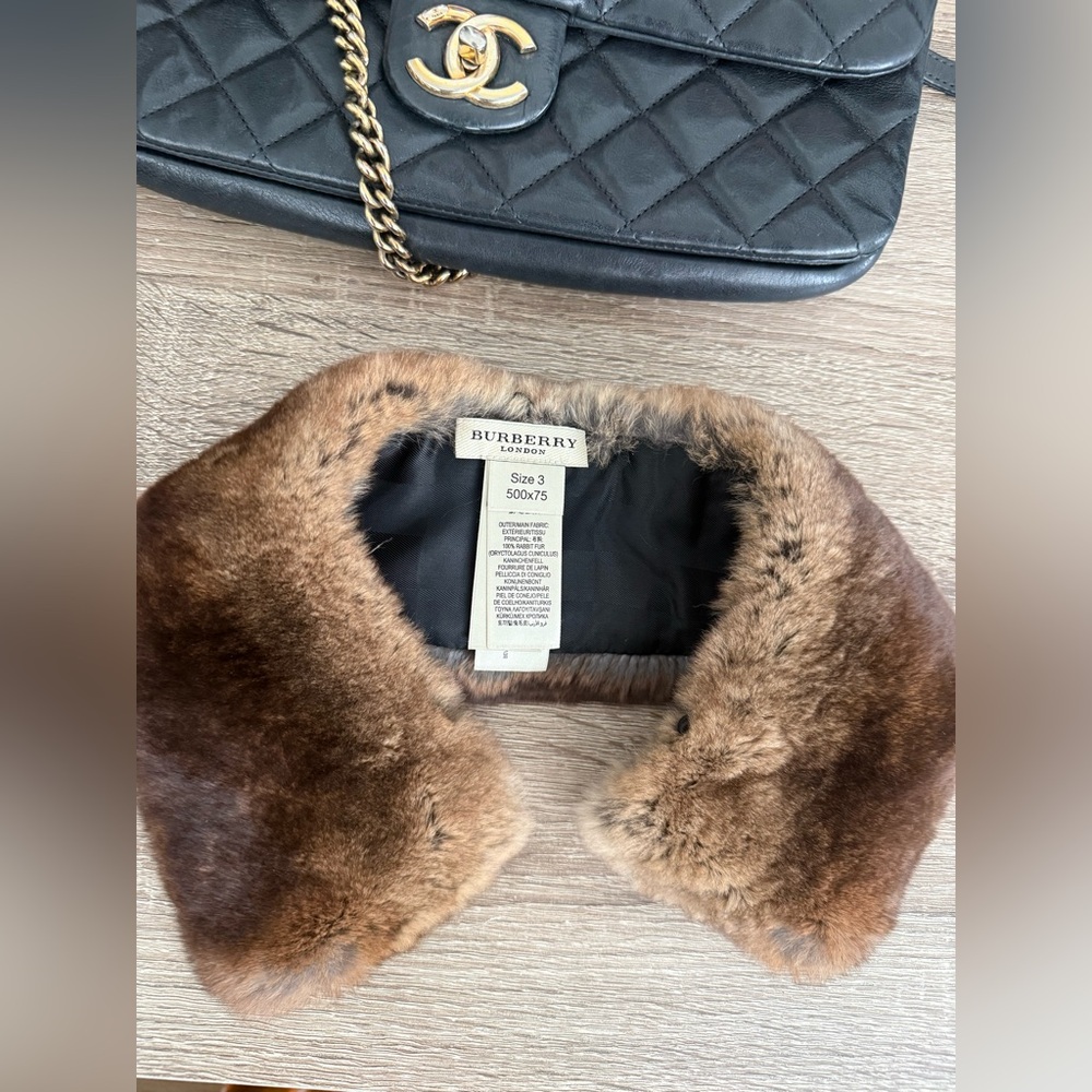Burberry Kensington Tan Trench Coat with Luxurious Fur Collar - Picture 13 of 16